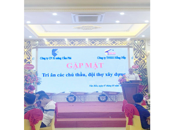 Quan tâm khách hàng sử dụng cuối cùng - chìa khóa để thành công