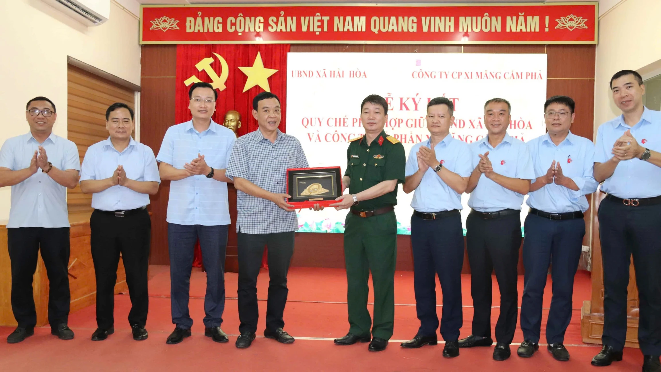 Lễ ký kết quy chế phối hợp giữa UBND xã Hải Hòa và Công ty Cổ phần Xi măng Cẩm Phả